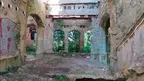 3D scan of a ruin in a forest screenshot 2