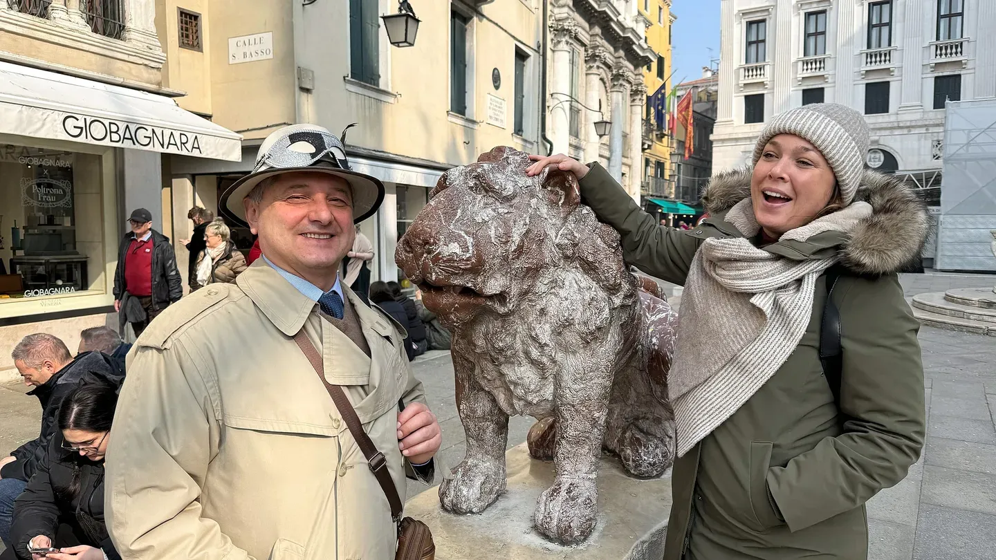 VR Travel Venice with Claudia – Carnival cover image